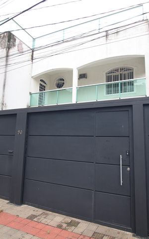 Casa à venda com 314m², 4 quartos e 3 vagasFachada