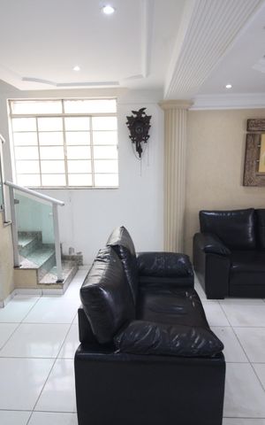 Casa à venda com 314m², 4 quartos e 3 vagasSala