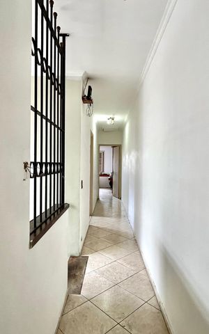 Casa à venda com 185m², 3 quartos e 2 vagas Casa à venda com 185m², 3 quartos e 2 vagasCorredor