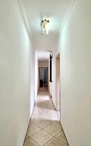 Casa à venda com 185m², 3 quartos e 2 vagas Casa à venda com 185m², 3 quartos e 2 vagasCorredor