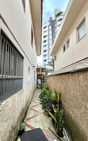 Casa à venda com 185m², 3 quartos e 2 vagas Casa à venda com 185m², 3 quartos e 2 vagasÁrea externa