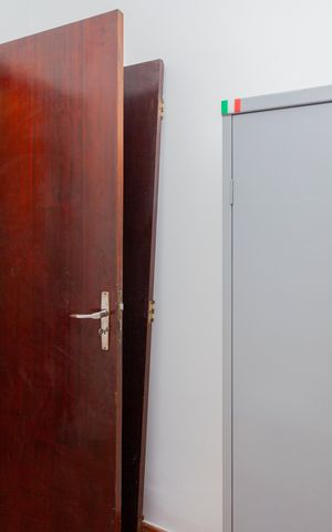 Casa à venda com 300m², 4 quartos e 2 vagasEscritório