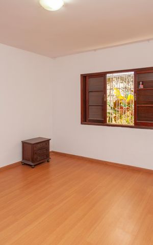 Casa à venda com 300m², 4 quartos e 2 vagasQuarto Suíte 1