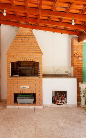 Casa à venda com 300m², 4 quartos e 2 vagasChurrasqueira