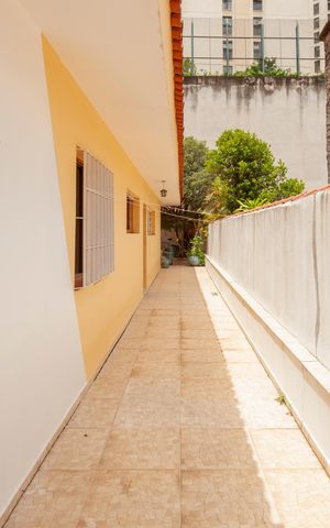 Casa à venda com 300m², 4 quartos e 2 vagasCorredor