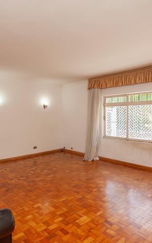 Casa à venda com 300m², 4 quartos e 2 vagasSala