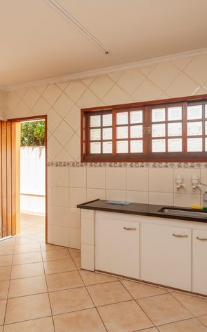 Casa à venda com 300m², 4 quartos e 2 vagasCozinha