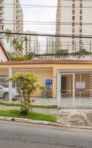 Casa à venda com 300m², 4 quartos e 2 vagasFachada