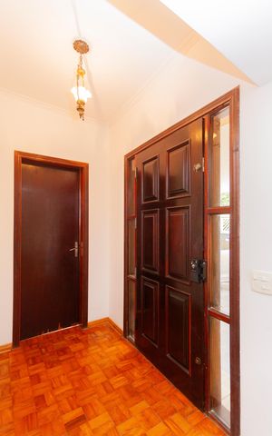 Casa à venda com 300m², 4 quartos e 2 vagasEntrada