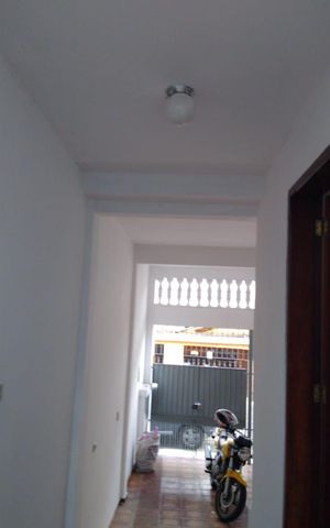 Casa à venda com 200m², 4 quartos e 2 vagas Casa à venda com 200m², 4 quartos e 2 vagasÁrea de serviço