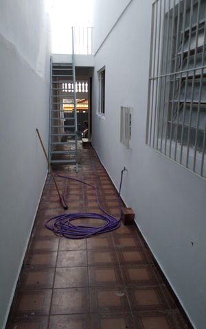 Casa à venda com 200m², 4 quartos e 2 vagas Casa à venda com 200m², 4 quartos e 2 vagasÁrea de serviço