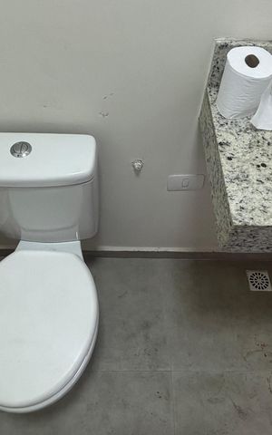 Casa à venda com 195m², 3 quartos e 4 vagas Casa à venda com 195m², 3 quartos e 4 vagasCobertura - Banheiro