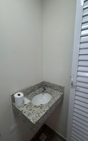 Casa à venda com 195m², 3 quartos e 4 vagas Casa à venda com 195m², 3 quartos e 4 vagasCobertura - Banheiro
