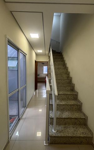 Casa à venda com 195m², 3 quartos e 4 vagas Casa à venda com 195m², 3 quartos e 4 vagasEscada