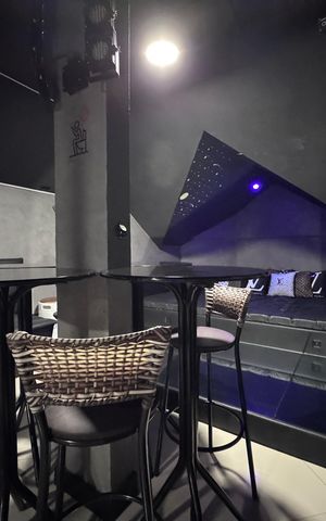 Casa à venda com 383m², 4 quartos e 2 vagas Casa à venda com 383m², 4 quartos e 2 vagasÁrea comum
