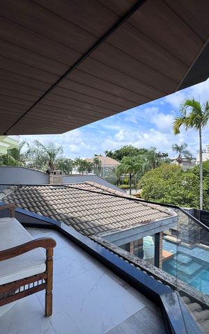 Casa à venda com 383m², 4 quartos e 2 vagas Casa à venda com 383m², 4 quartos e 2 vagasSuite 1 - varanda