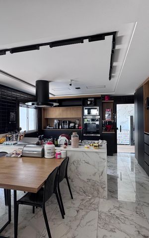 Casa à venda com 383m², 4 quartos e 2 vagas Casa à venda com 383m², 4 quartos e 2 vagasCozinha