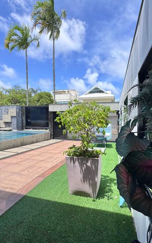 Casa à venda com 383m², 4 quartos e 2 vagas Casa à venda com 383m², 4 quartos e 2 vagasÁrea externa