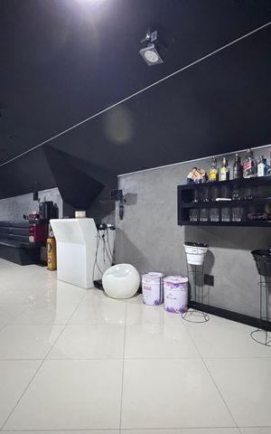 Casa à venda com 383m², 4 quartos e 2 vagas Casa à venda com 383m², 4 quartos e 2 vagasÁrea comum