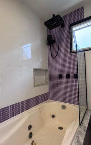 Casa à venda com 383m², 4 quartos e 2 vagas Casa à venda com 383m², 4 quartos e 2 vagasBanheiro Suíte 3