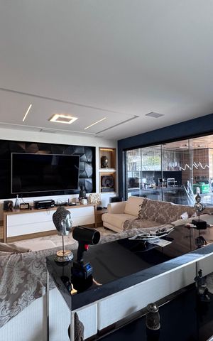 Casa à venda com 383m², 4 quartos e 2 vagas Casa à venda com 383m², 4 quartos e 2 vagasSala