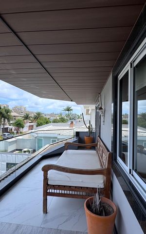 Casa à venda com 383m², 4 quartos e 2 vagas Casa à venda com 383m², 4 quartos e 2 vagasVaranda Varanda Suíte 1