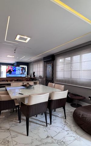 Casa à venda com 383m², 4 quartos e 2 vagas Casa à venda com 383m², 4 quartos e 2 vagasCozinha