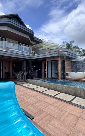 Casa à venda com 383m², 4 quartos e 2 vagas Casa à venda com 383m², 4 quartos e 2 vagasÁrea externa