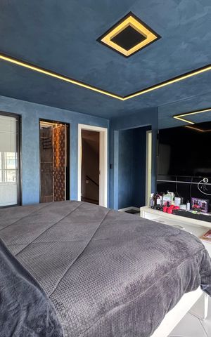 Casa à venda com 383m², 4 quartos e 2 vagas Casa à venda com 383m², 4 quartos e 2 vagasSuite 1