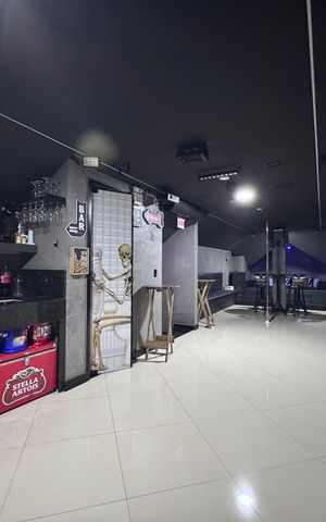 Casa à venda com 383m², 4 quartos e 2 vagas Casa à venda com 383m², 4 quartos e 2 vagasÁrea comum