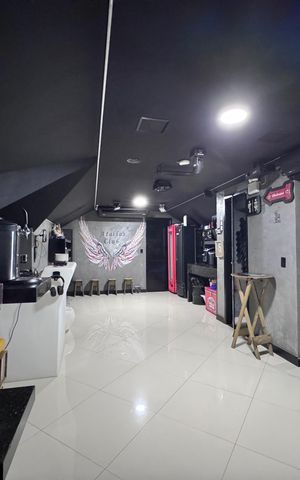 Casa à venda com 383m², 4 quartos e 2 vagas Casa à venda com 383m², 4 quartos e 2 vagasÁrea comum
