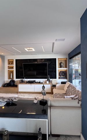 Casa à venda com 383m², 4 quartos e 2 vagas Casa à venda com 383m², 4 quartos e 2 vagasSala