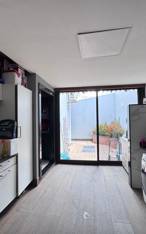 Casa à venda com 383m², 4 quartos e 2 vagas Casa à venda com 383m², 4 quartos e 2 vagasÁrea de Serviço
