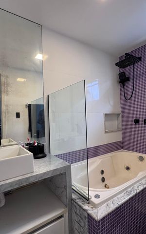 Casa à venda com 383m², 4 quartos e 2 vagas Casa à venda com 383m², 4 quartos e 2 vagasBanheiro Suíte 3
