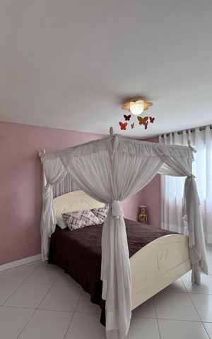 Casa à venda com 383m², 4 quartos e 2 vagas Casa à venda com 383m², 4 quartos e 2 vagasSuíte 3