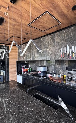 Casa à venda com 383m², 4 quartos e 2 vagas Casa à venda com 383m², 4 quartos e 2 vagasÁrea externa