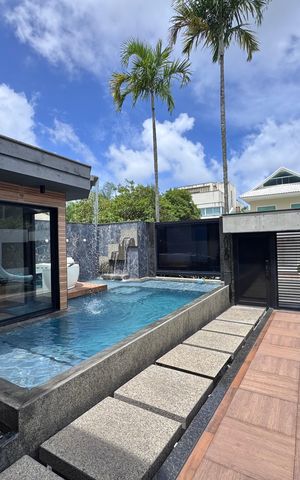 Casa à venda com 383m², 4 quartos e 2 vagas Casa à venda com 383m², 4 quartos e 2 vagasÁrea externa