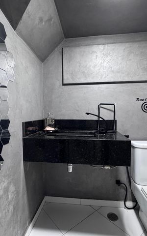 Casa à venda com 383m², 4 quartos e 2 vagas Casa à venda com 383m², 4 quartos e 2 vagasÁrea comum