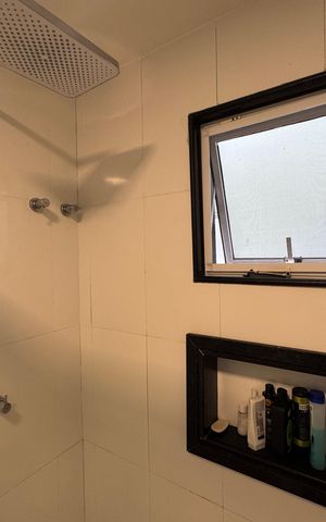Casa à venda com 383m², 4 quartos e 2 vagas Casa à venda com 383m², 4 quartos e 2 vagasBanheiro Suíte 2