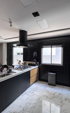 Casa à venda com 383m², 4 quartos e 2 vagas Casa à venda com 383m², 4 quartos e 2 vagasCozinha
