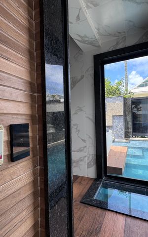 Casa à venda com 383m², 4 quartos e 2 vagas Casa à venda com 383m², 4 quartos e 2 vagasÁrea externa