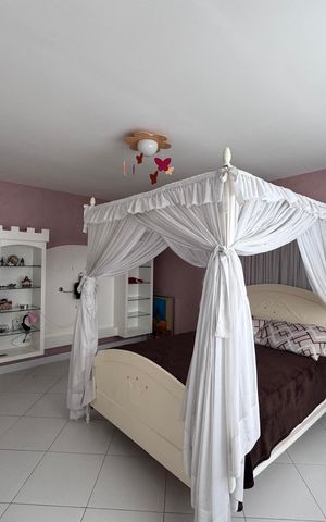 Casa à venda com 383m², 4 quartos e 2 vagas Casa à venda com 383m², 4 quartos e 2 vagasSuíte 3