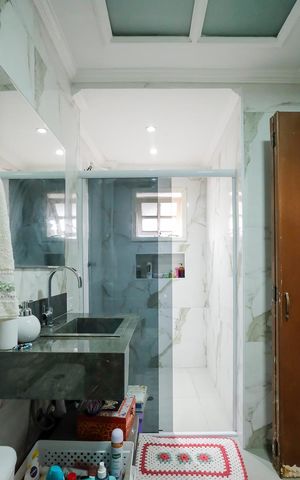 Casa à venda com 210m², 4 quartos e 2 vagasBanheiro