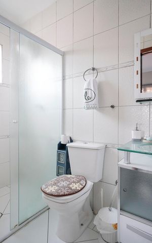Casa à venda com 210m², 4 quartos e 2 vagasBanheiro da suíte