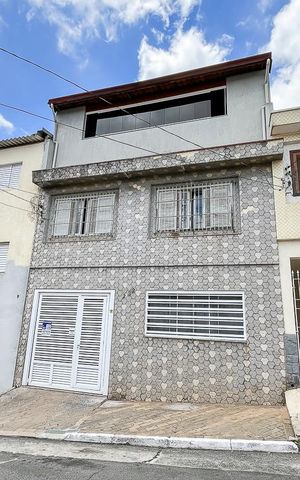 Casa à venda com 210m², 4 quartos e 2 vagasFachada + plaquinha