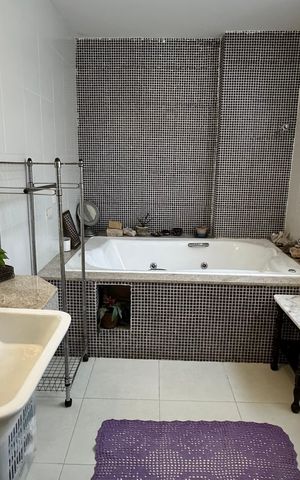 Casa à venda com 300m², 5 quartos e 2 vagasBanheiro quarto 2