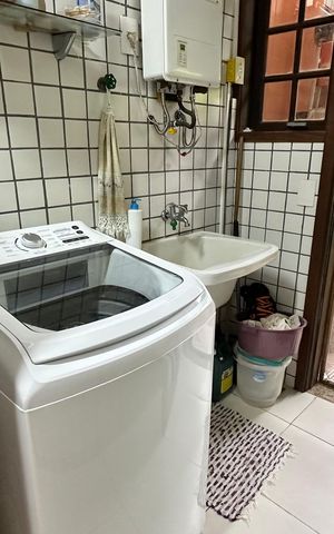 Casa à venda com 300m², 5 quartos e 2 vagasÁrea de serviço 