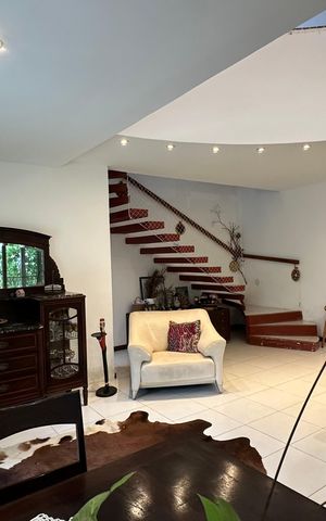 Casa à venda com 300m², 5 quartos e 2 vagasSala