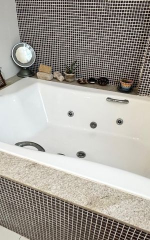 Casa à venda com 300m², 5 quartos e 2 vagasBanheiro quarto 2