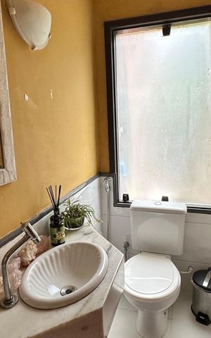 Casa à venda com 300m², 5 quartos e 2 vagasLavabo